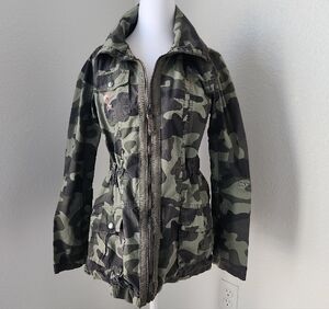 Womens S Camouflage Zip-Up Jacket With Embroidered Flower